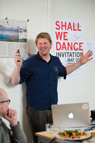 Floris Schoonderbeek en de cursisten van MfDC Arnhem. Fotografie: Maartje Strijbis